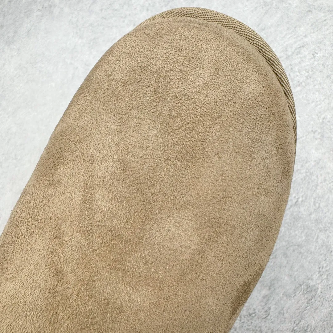 Pick up locally 💰520 UGG 5092 Classic autumn and winter sheepskin and fur integrated snow boots. All shoes are made of ZP. Longfeng A-grade Australian imported sheepskin and fur integrated brand OEM production line. Fully follow the ZP process. OEM original pattern maker. Adhering to the principle of no original shoe development and selection. Pay attention to every detail. The most authentic version on the market. TREADLITE "Light Wing" technology outsole. Light/durable/flexible/pile size: 35 36 37 38 39 40 41 42 Coding: by2936070